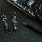 Zwei M.2 SSDs aus einem Laptop