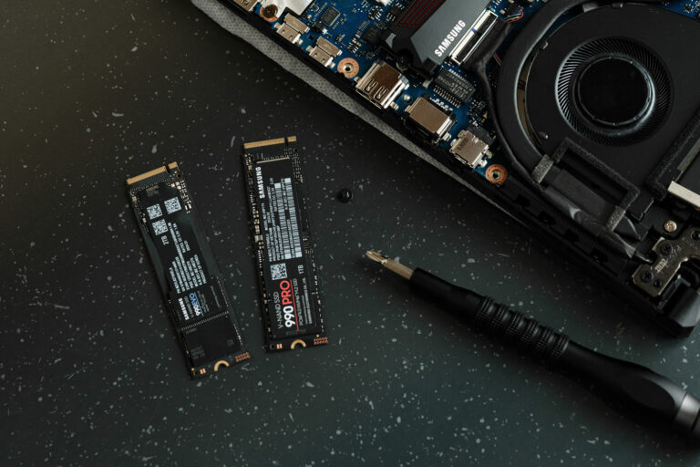Mehr über den Artikel erfahren SSD vs. HDD – Wann lohnt sich ein Upgrade?
