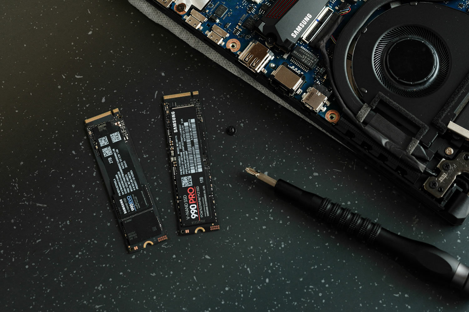 Mehr über den Artikel erfahren SSD vs. HDD – Wann lohnt sich ein Upgrade?