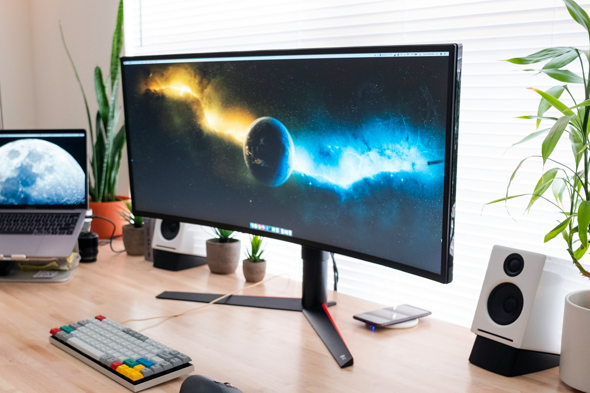 Mehr über den Artikel erfahren Curved Monitore, 4K-Displays & Co. – Lohnt sich die Investition?